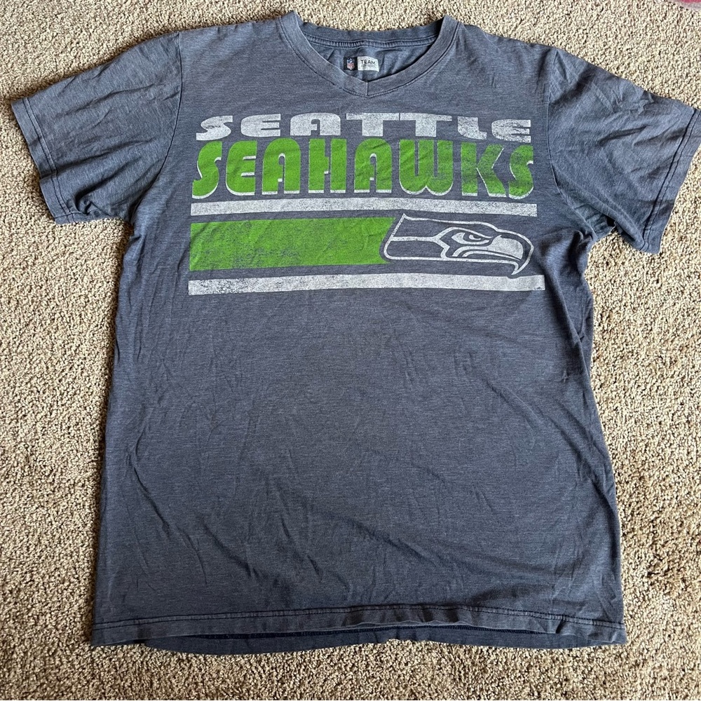 Team apparel NFL Seattle Seahawks T Shirt V Neck size M men’s
